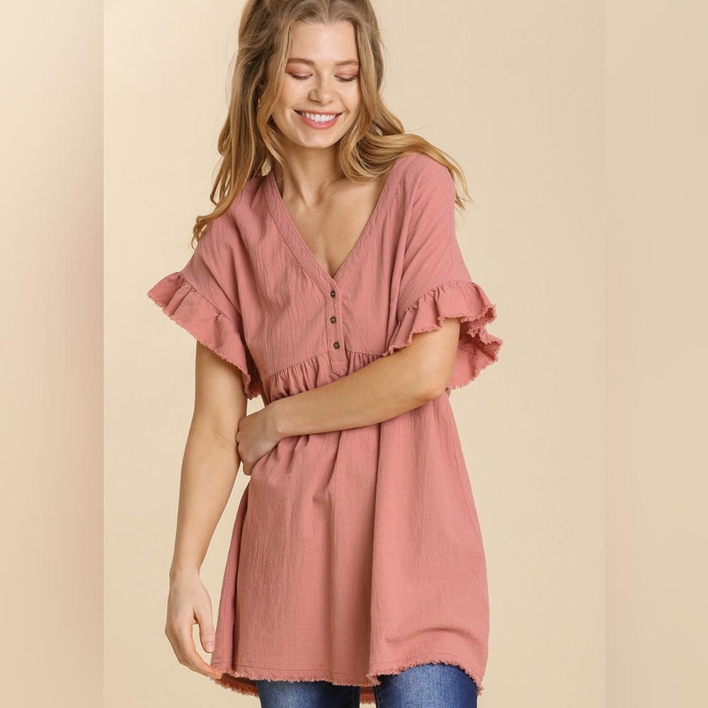 UMGEE Dusty Rose
Button Front V-Neck Short Ruffle Sleeve Tunic with Fringe Hem